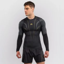 Venum Streamline Long Sleeve Rashguard Black/Gold